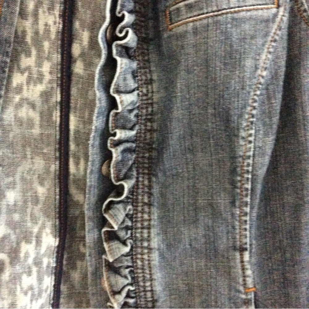 ❗️CHICO’S Jean Jacket❗️ - Picture 2 of 2